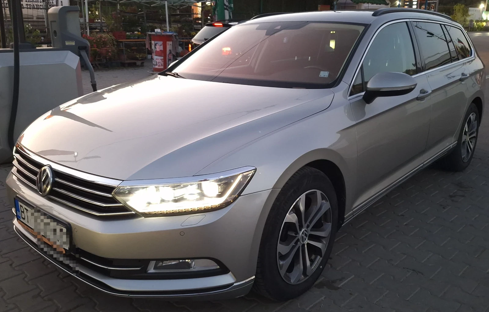 VW Passat 2.0 TDI, снимка 17 - Автомобили и джипове - 56122225