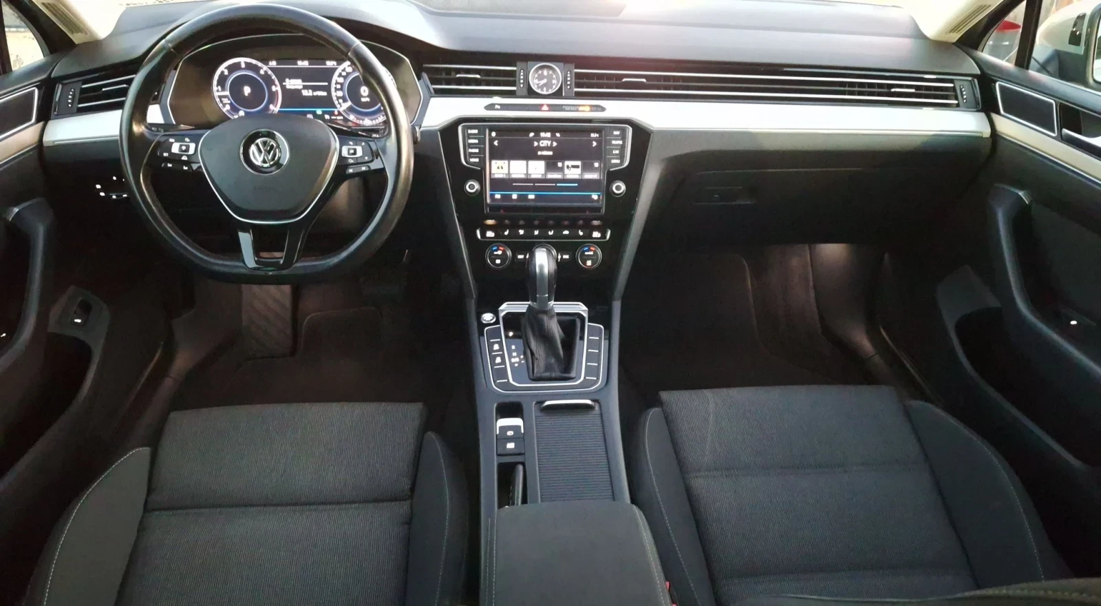 VW Passat 2.0 TDI, снимка 13 - Автомобили и джипове - 56122225