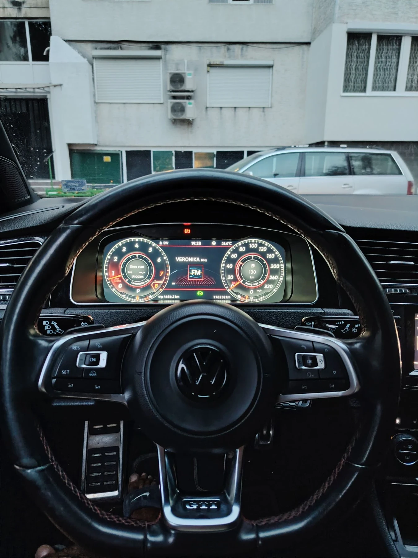 VW Golf GTI 2.0 TFS 230 PERFORMANCE, снимка 14 - Автомобили и джипове - 56221001