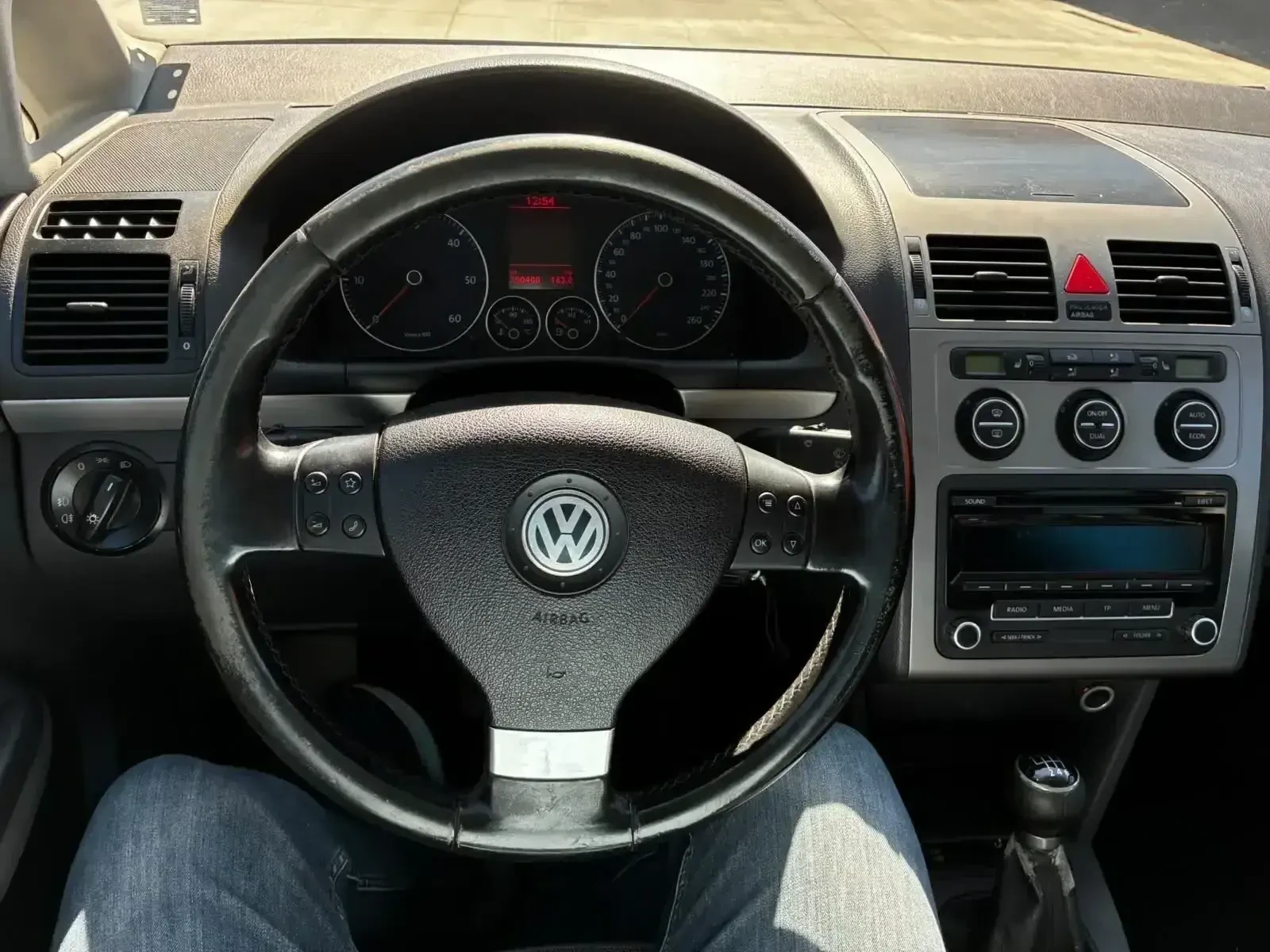 VW Touran 2.0 TDI, снимка 6 - Автомобили и джипове - 56391763