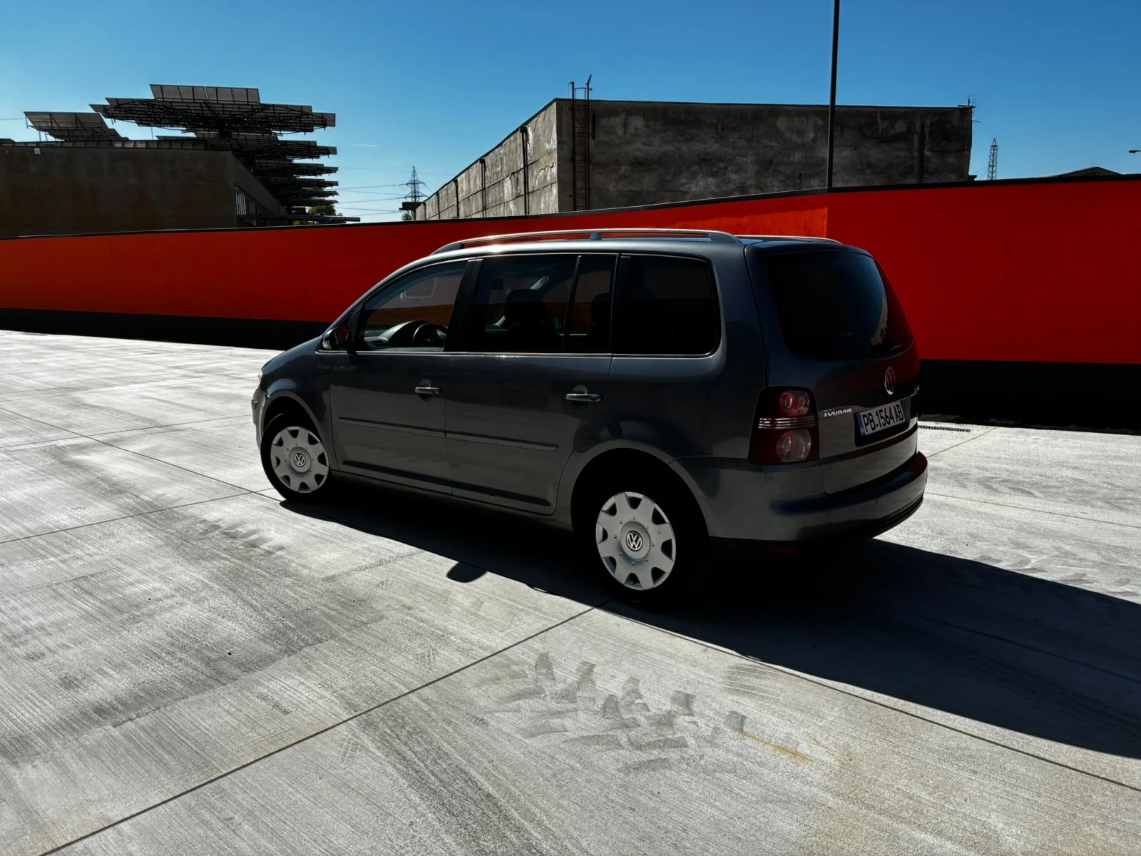 VW Touran 2.0 TDI, снимка 3 - Автомобили и джипове - 56391763