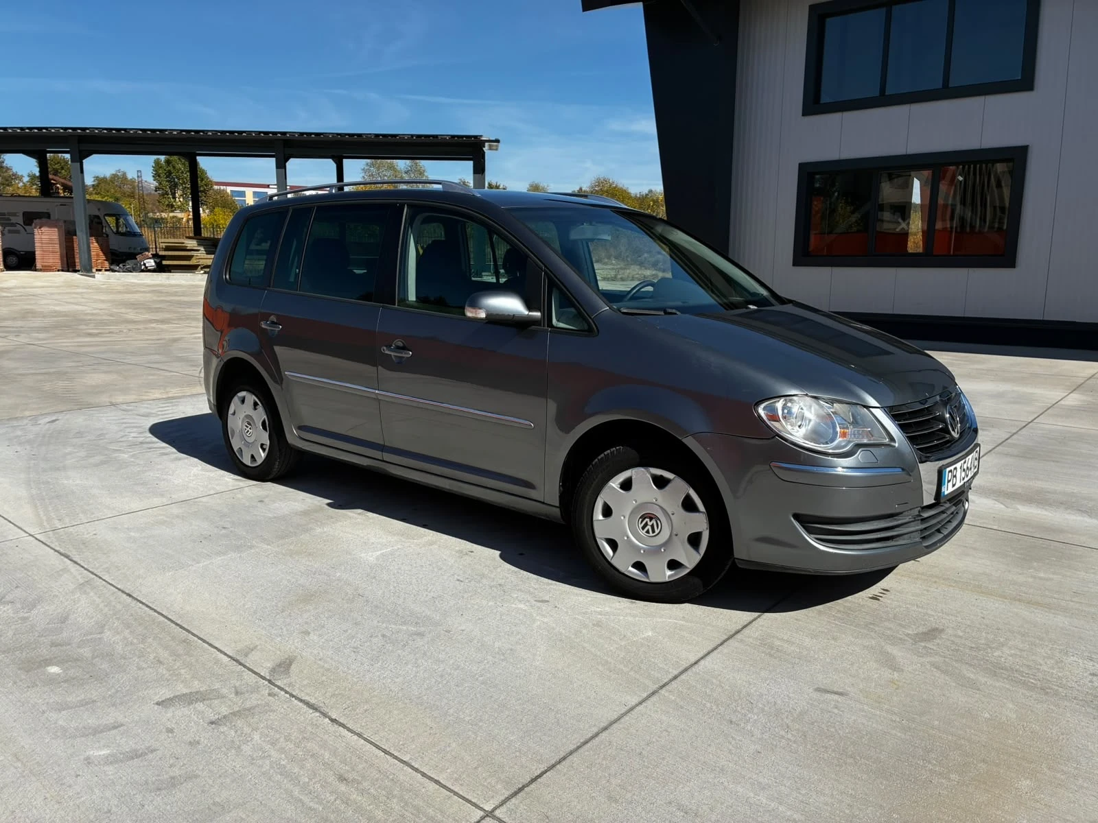 VW Touran 2.0 TDI, снимка 5 - Автомобили и джипове - 56391763