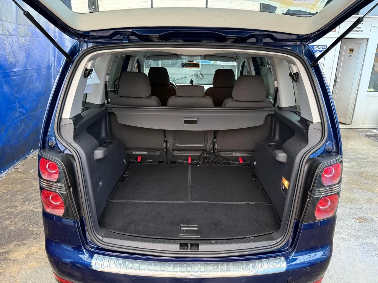 VW Touran, снимка 12 - Автомобили и джипове - 56480617