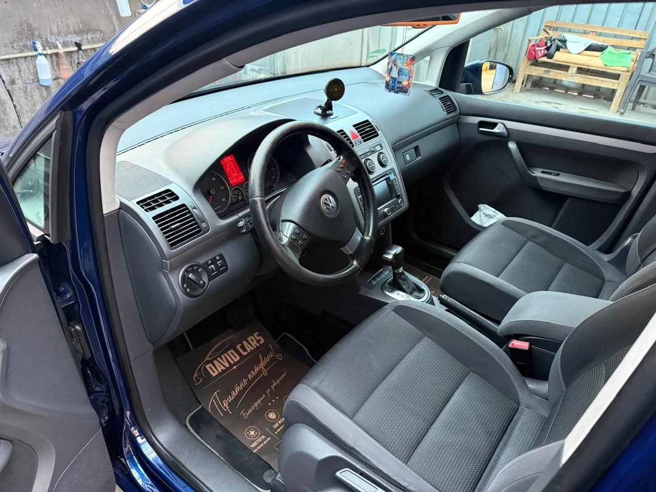 VW Touran, снимка 14 - Автомобили и джипове - 56480617