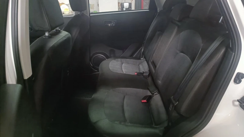 Nissan Qashqai 1.5 dCi, снимка 11 - Автомобили и джипове - 48261229