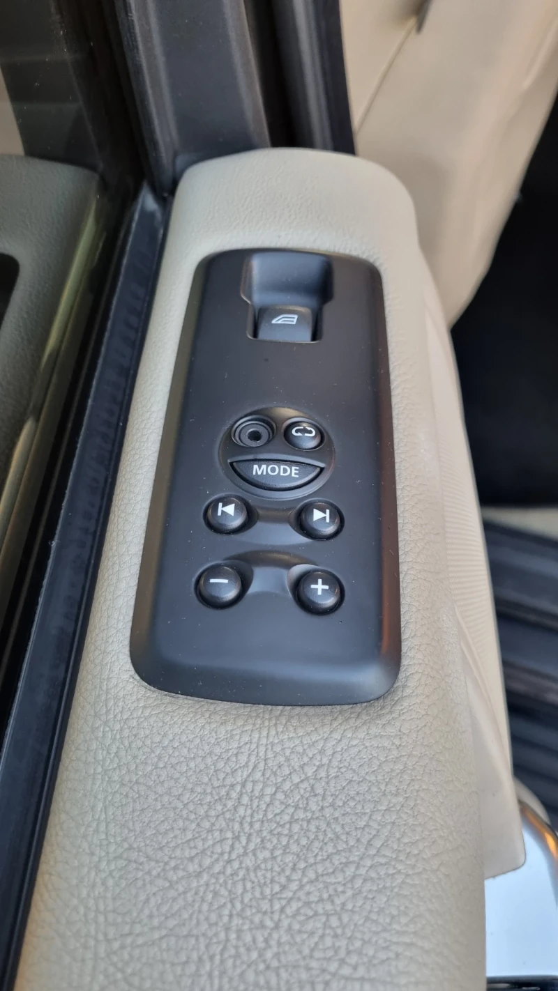 Land Rover Discovery 4 3.0 TDV6 SE, снимка 15 - Автомобили и джипове - 52084768