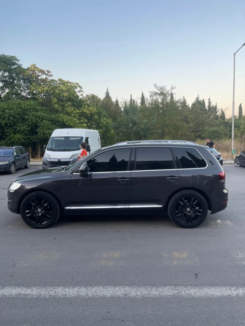 VW Touareg, снимка 2 - Автомобили и джипове - 52288850