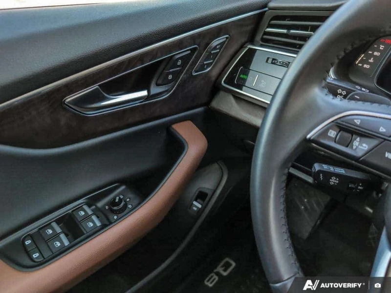 Audi Q8 quattro Prestige  CARFAX, снимка 17 - Автомобили и джипове - 53560716