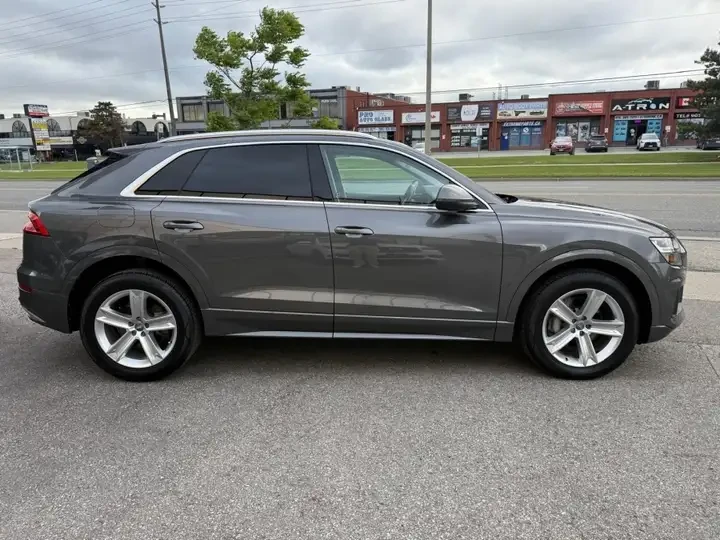 Audi Q8 Virtual Cockpit Plus* панорама* ПОДГРЕВ и ОБДУХВАН, снимка 2 - Автомобили и джипове - 55875195