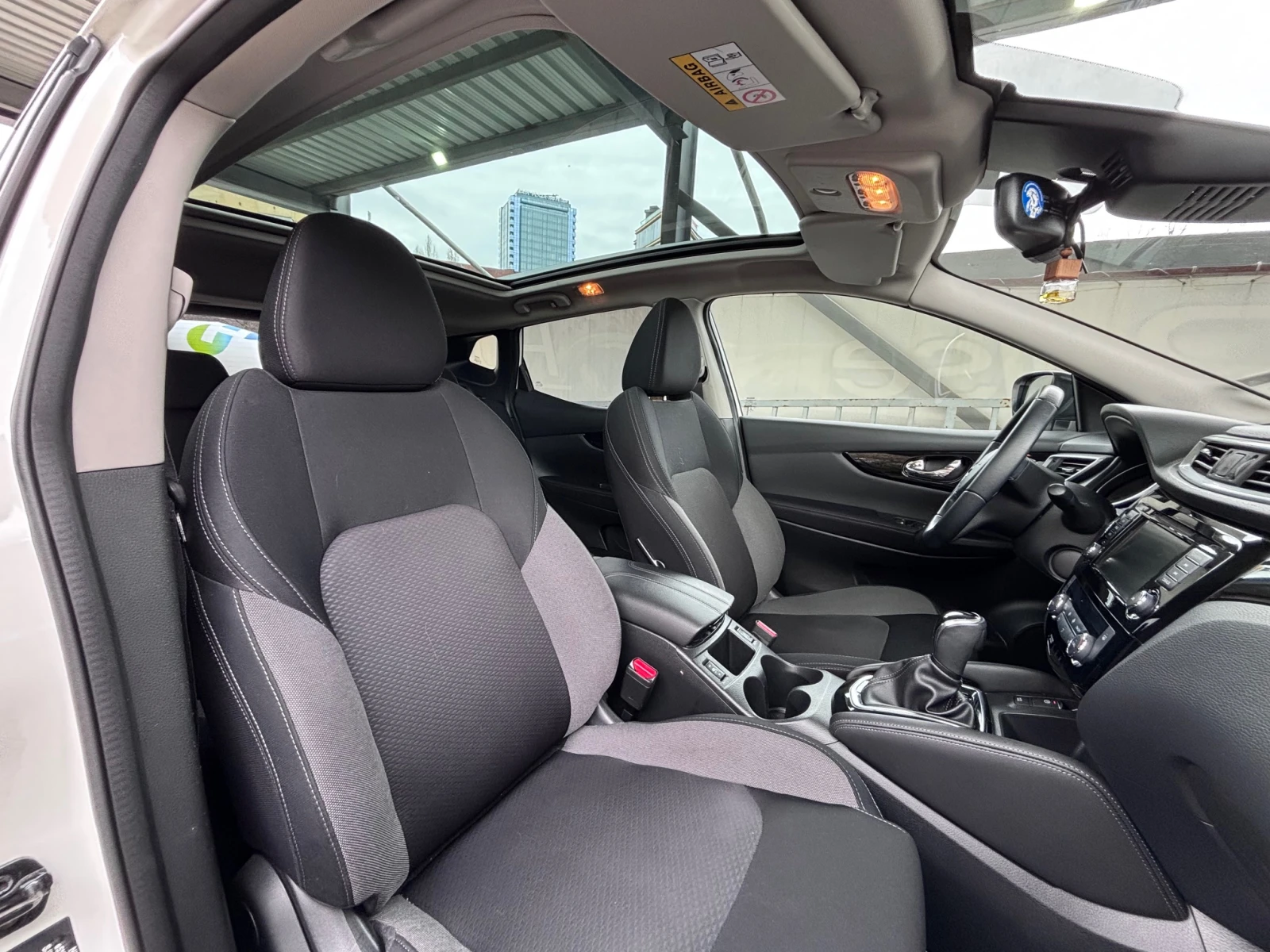 Nissan Qashqai, снимка 5 - Автомобили и джипове - 54045397