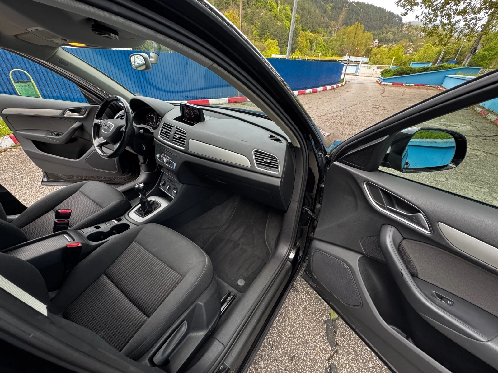 Audi Q3 2.0 TDI, снимка 9 - Автомобили и джипове - 54383380