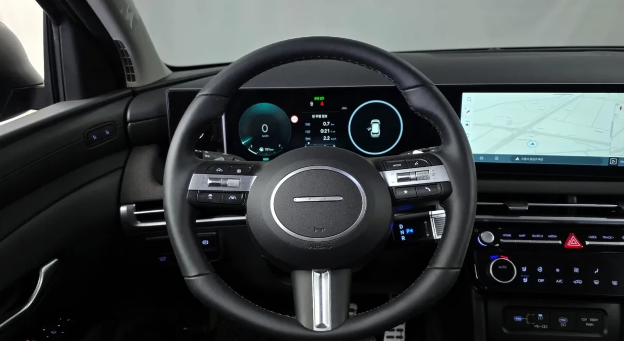 Hyundai Tucson Inspiration 2WD | Panoramic | 360 Camera | Adaptiv, снимка 8 - Автомобили и джипове - 54479235