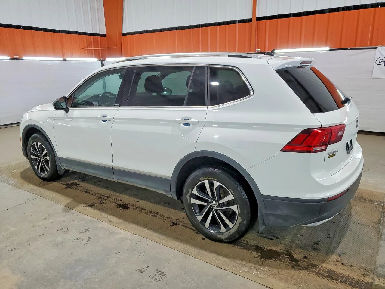 VW Tiguan 2.0T SE 4MOTION, снимка 2 - Автомобили и джипове - 54569734