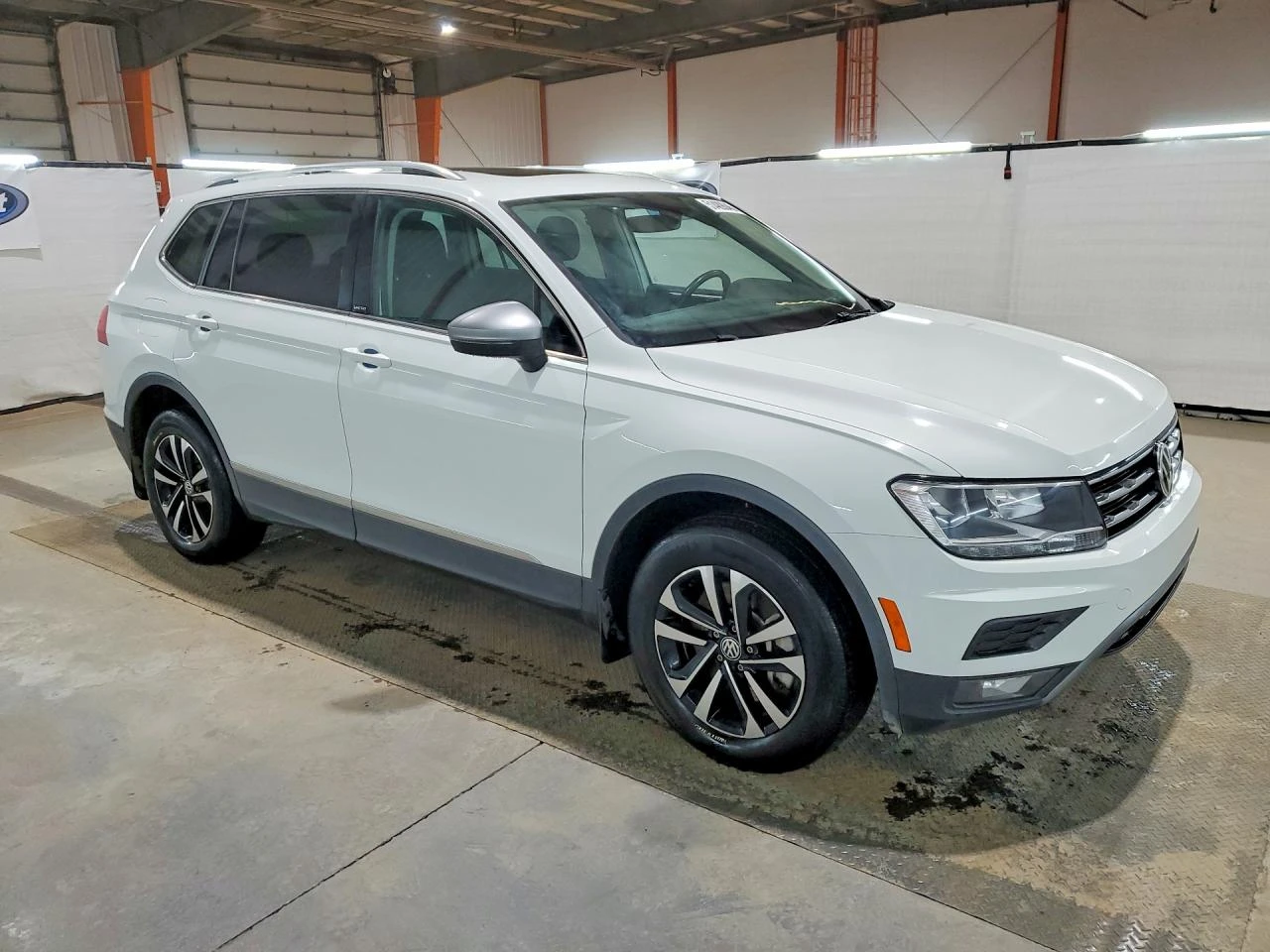 VW Tiguan 2.0T SE 4MOTION, снимка 4 - Автомобили и джипове - 54569734