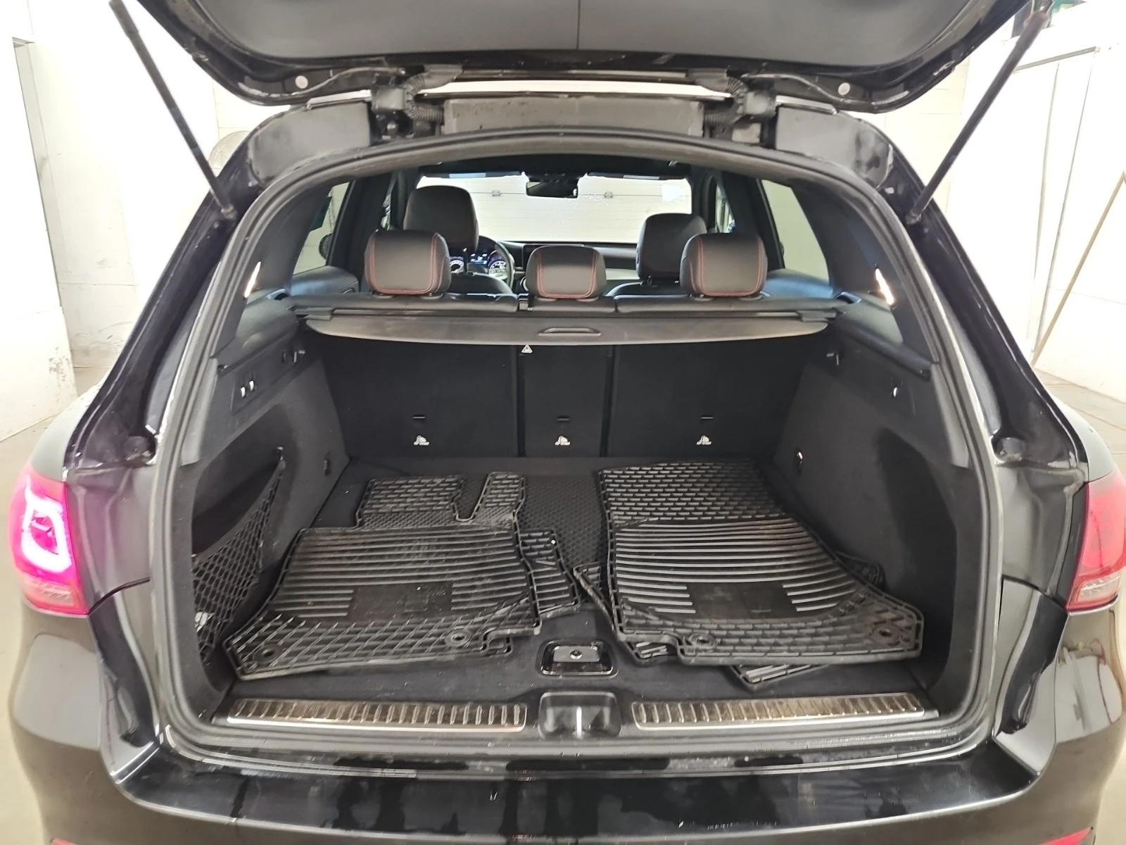 Mercedes-Benz GLC 43 AMG * * CARFAX * * АВТО КРЕДИТ * * , снимка 13 - Автомобили и джипове - 54946759