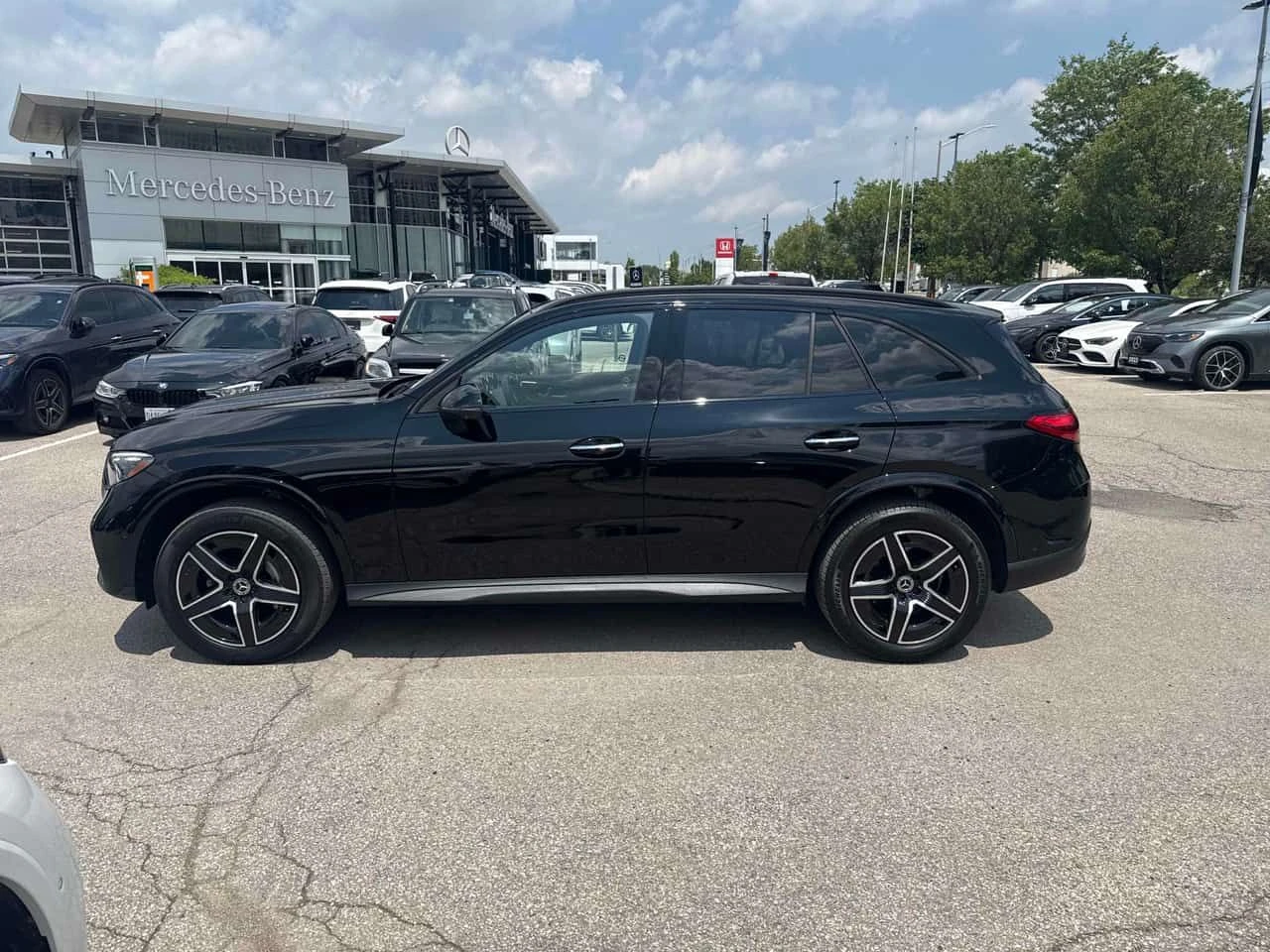 Mercedes-Benz GLC 300 4MATIC/360/HUD/ПАНОРАМА/ПОДГРЕВИ/OT MERCEDES, снимка 2 - Автомобили и джипове - 55106063