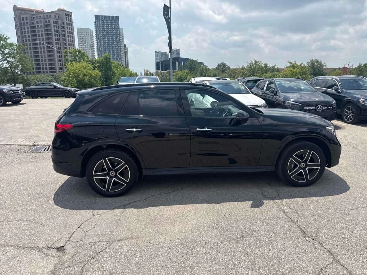 Mercedes-Benz GLC 300 4MATIC/360/HUD/ПАНОРАМА/ПОДГРЕВИ/OT MERCEDES, снимка 3 - Автомобили и джипове - 55106063