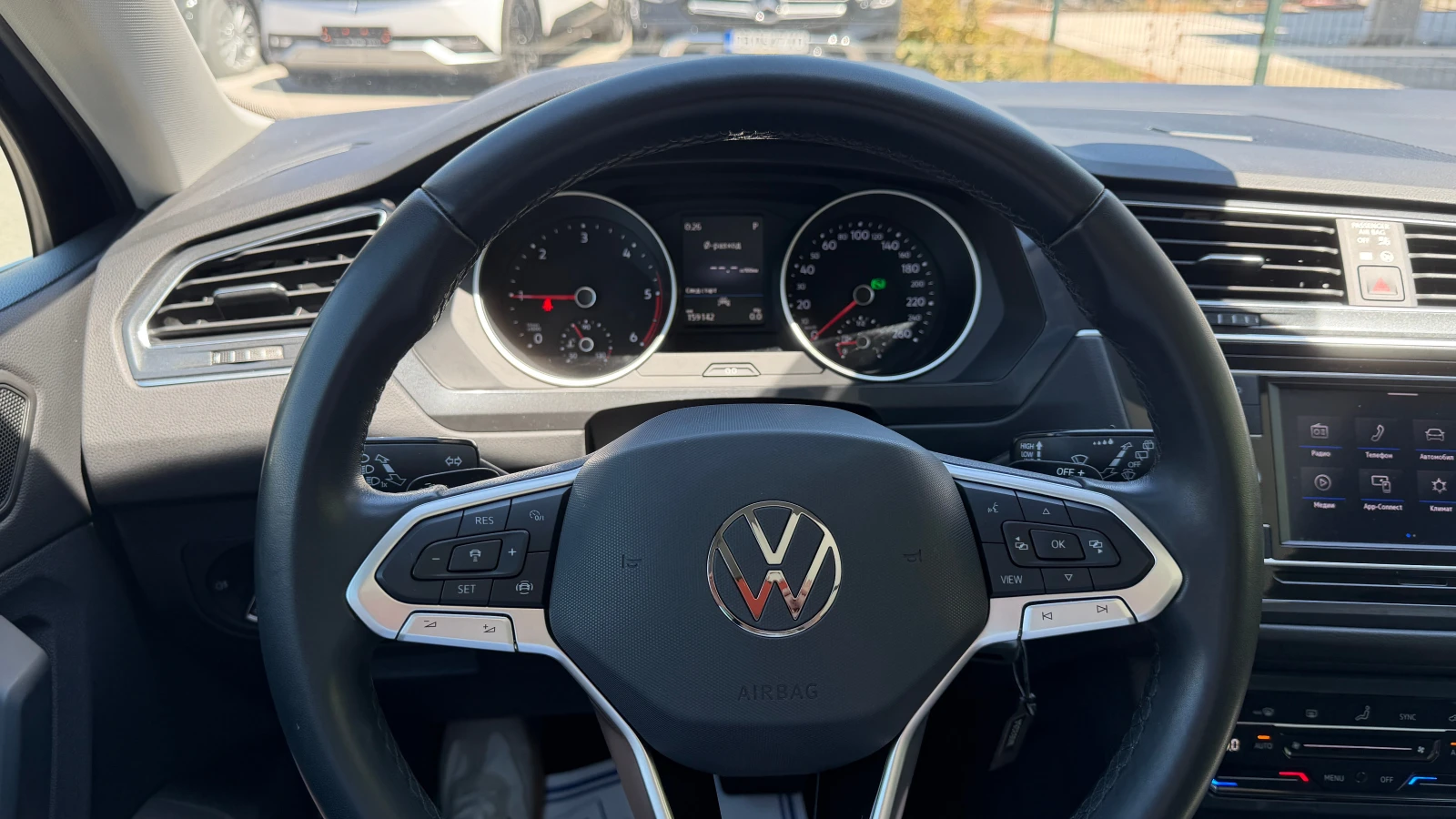 VW Tiguan 2.0 TDI Automatic, снимка 16 - Автомобили и джипове - 55691512
