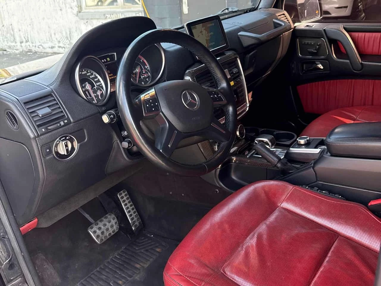 Mercedes-Benz G 63 AMG * CARFAX * ОБДУХВАНЕ * ДИСТРОНИК * ЧЕРВЕН САЛОН, снимка 8 - Автомобили и джипове - 55743980