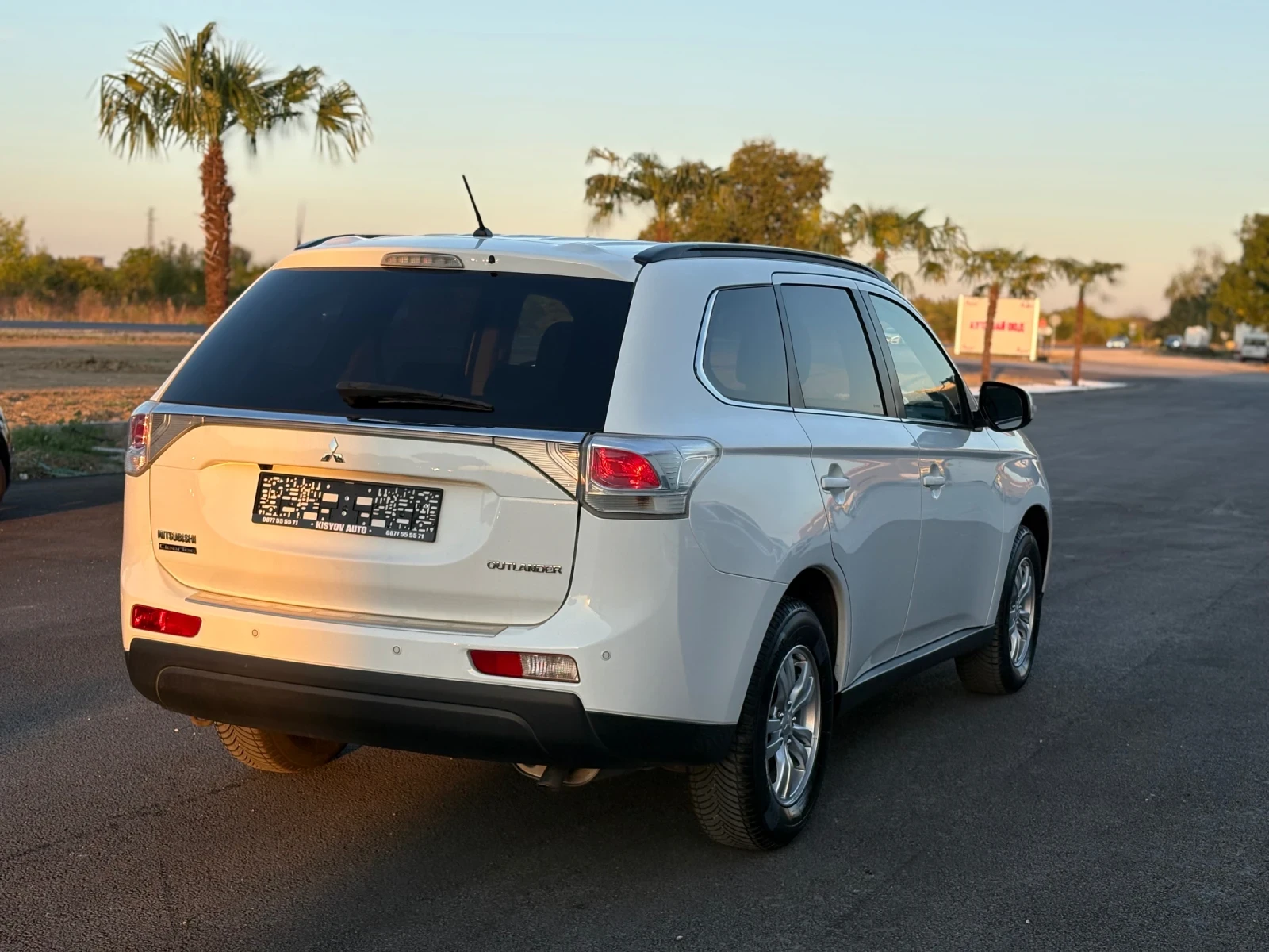 Mitsubishi Outlander 2.2D Navi* Камера* Нови Гуми* , снимка 5 - Автомобили и джипове - 56133852