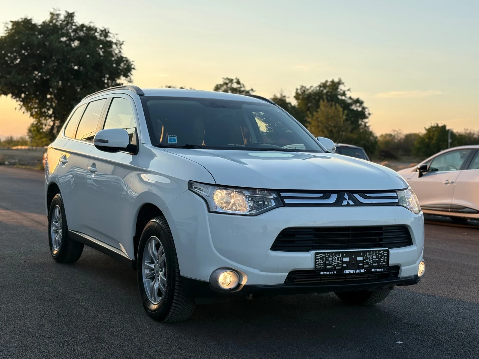 Mitsubishi Outlander 2.2D Navi* Камера* Нови Гуми* 