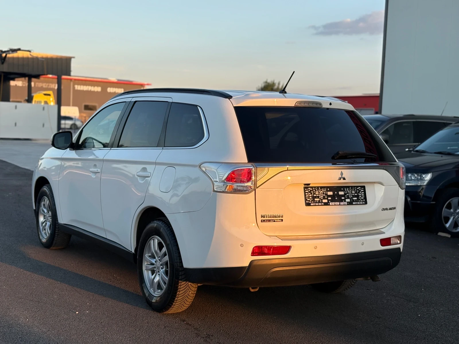 Mitsubishi Outlander 2.2D Navi* Камера* Нови Гуми* , снимка 4 - Автомобили и джипове - 56133852