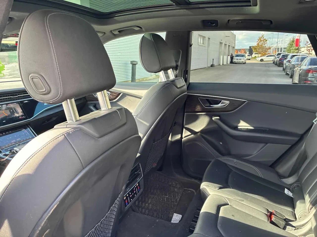 Audi Q8 TECHNIK AWD S LINE * КРАЙНА ЦЕНА* , снимка 11 - Автомобили и джипове - 56695722