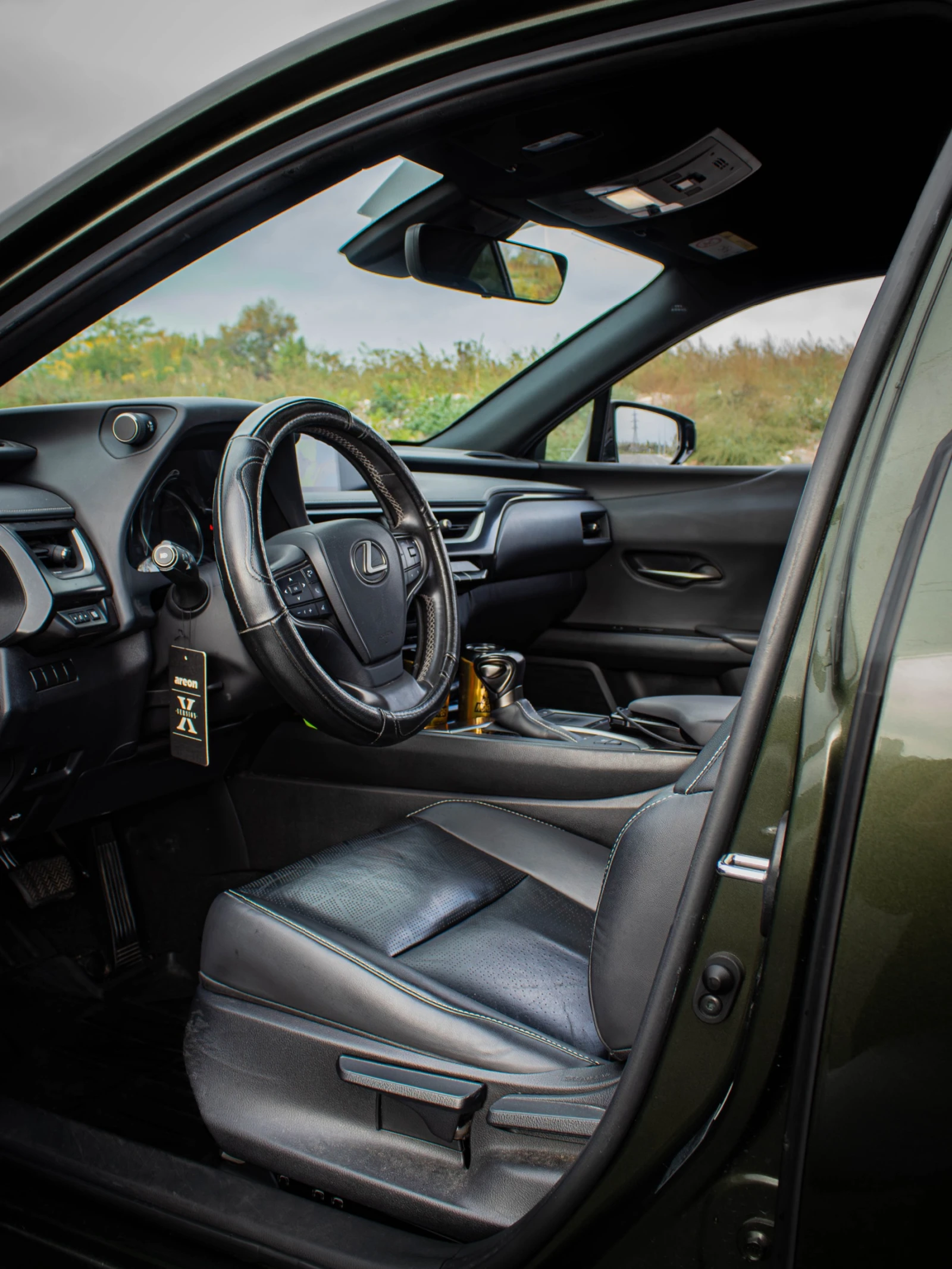 Lexus UX 250h, снимка 9 - Автомобили и джипове - 56713735