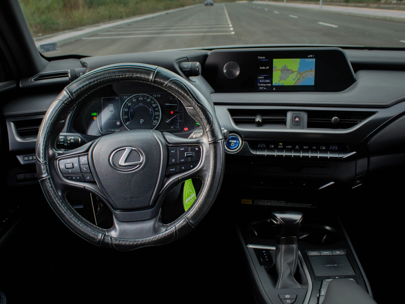 Lexus UX 250h, снимка 13 - Автомобили и джипове - 56713735