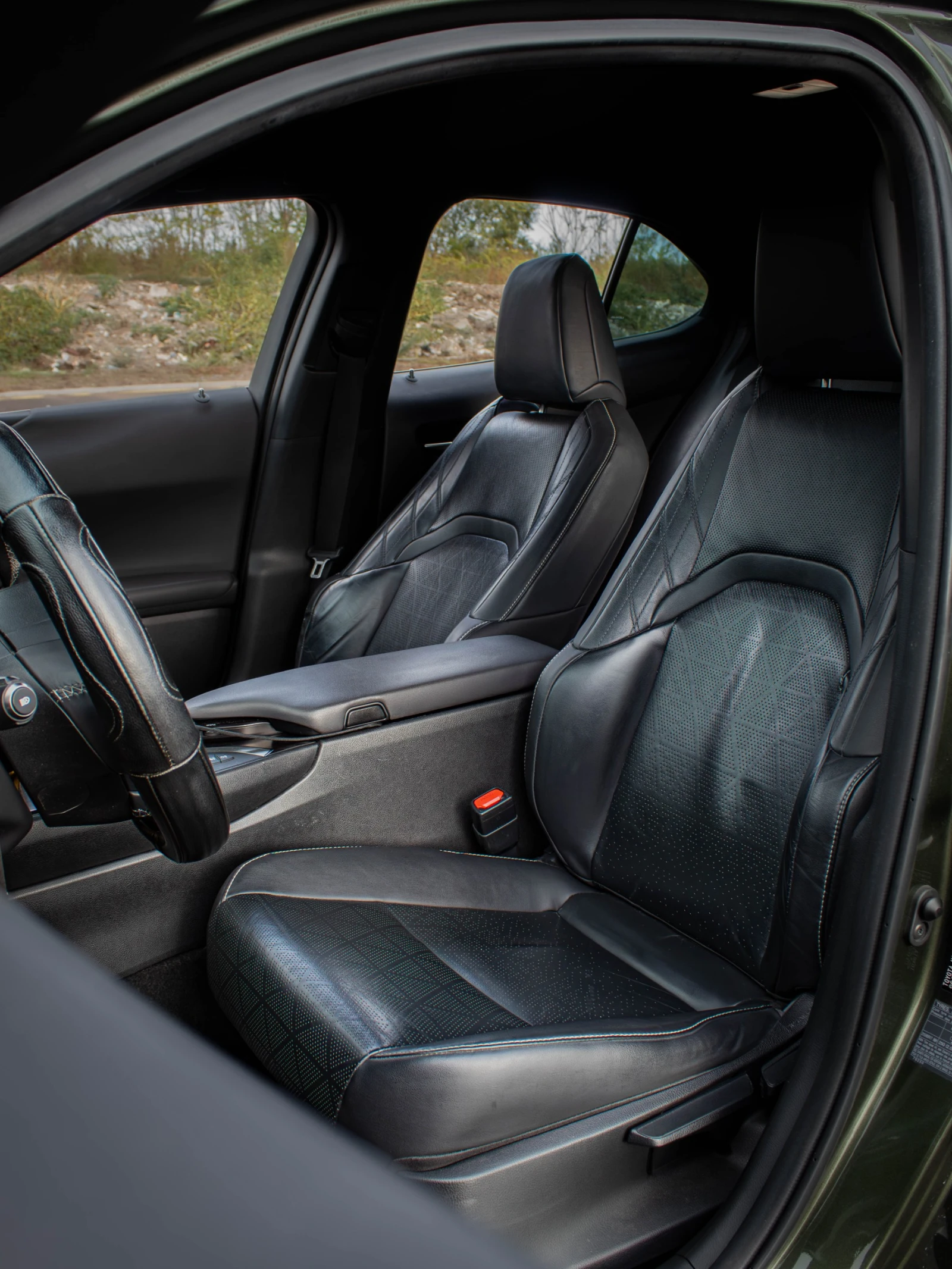 Lexus UX 250h, снимка 10 - Автомобили и джипове - 56713735