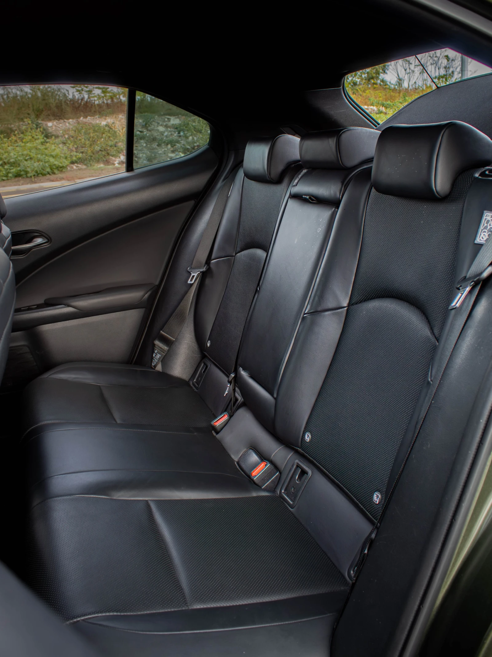Lexus UX 250h, снимка 11 - Автомобили и джипове - 56713735
