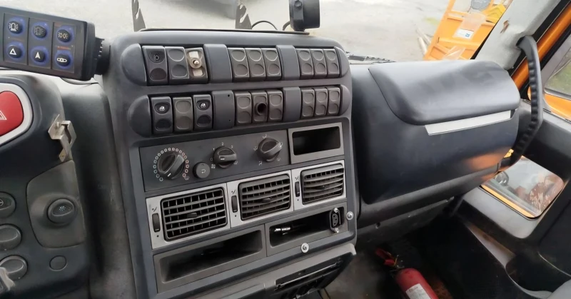 Iveco Eurocargo 180E21 самосвал с кран снегорин , снимка 8 - Камиони - 52580048
