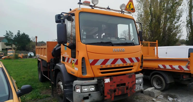 Iveco Eurocargo 180E21 самосвал с кран снегорин , снимка 2 - Камиони - 52580048