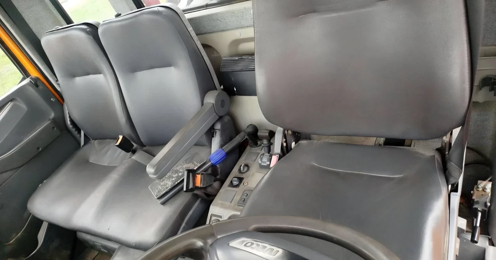 Iveco Eurocargo 180E21 самосвал с кран снегорин  - изображение 9