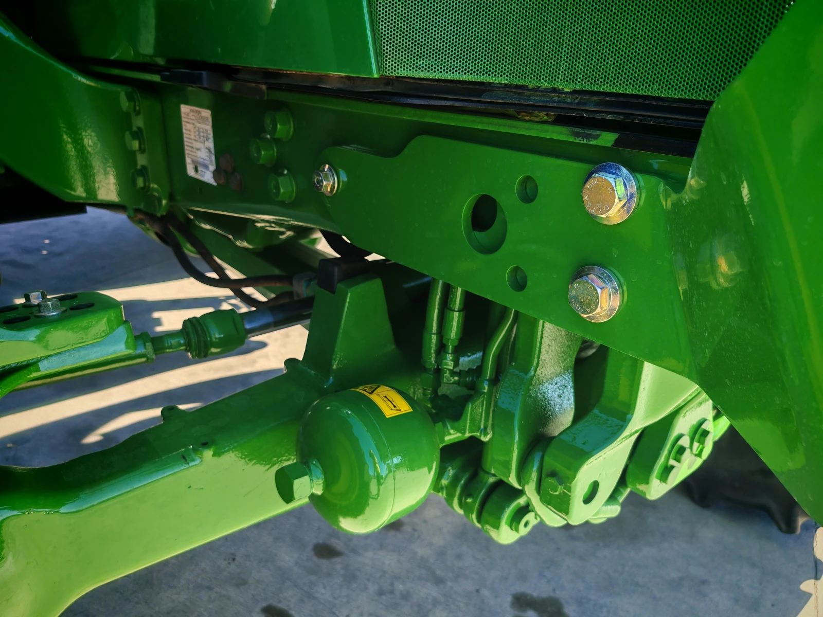 Трактор John Deere 6115M - изображение 6