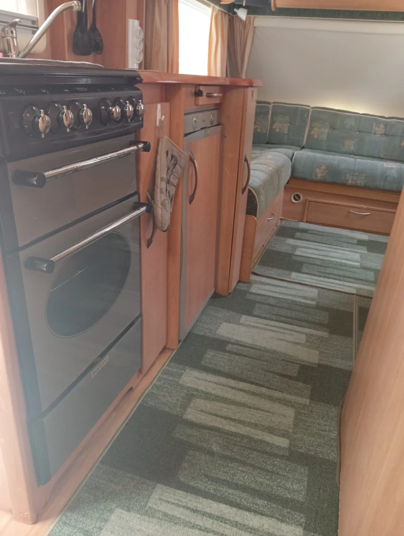 Каравана Award ACE, снимка 6 - Каравани и кемпери - 52082738