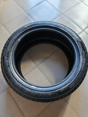 Гуми Зимни 245/45R18, снимка 2 - Гуми и джанти - 52383342
