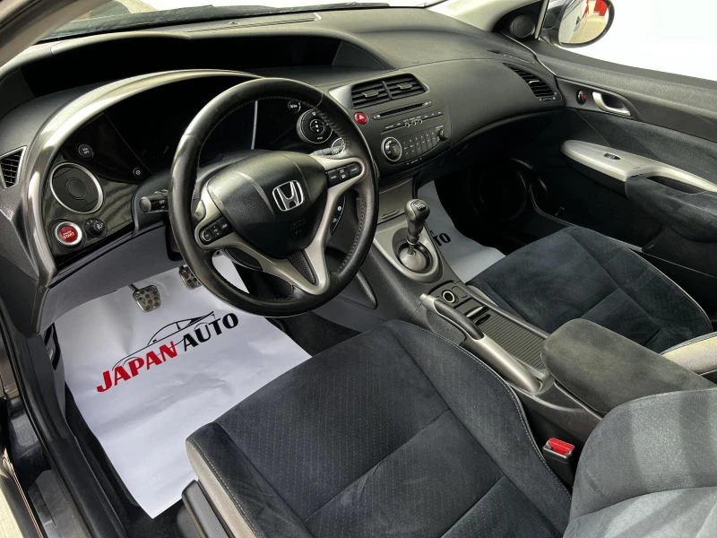 Honda Civic 1.8i-VTEC , снимка 11 - Автомобили и джипове - 46828090