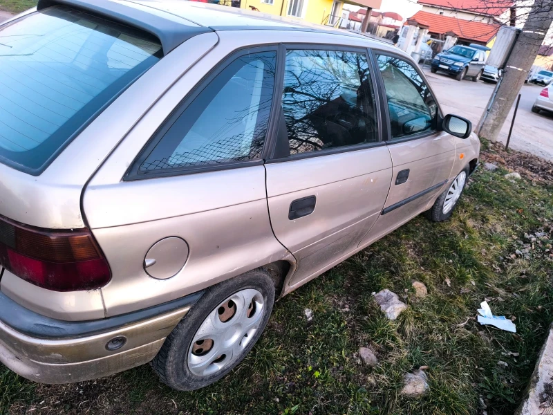 Opel Astra 1, 6 75кс, снимка 3 - Автомобили и джипове - 49429030