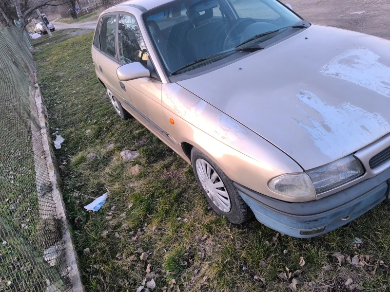 Opel Astra 1, 6 75кс, снимка 8 - Автомобили и джипове - 49429030