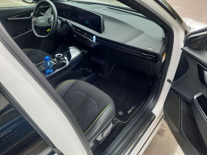Kia EV6 GT 585 к.с. Гаранционна! Закупена от КИА България, снимка 4 - Автомобили и джипове - 52231298