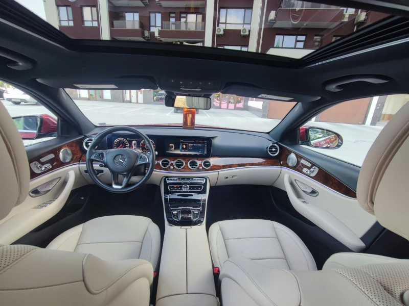 Mercedes-Benz E 300 4Matic^AMG^DIGITAL^DISTRONIC+ , снимка 7 - Автомобили и джипове - 51451919