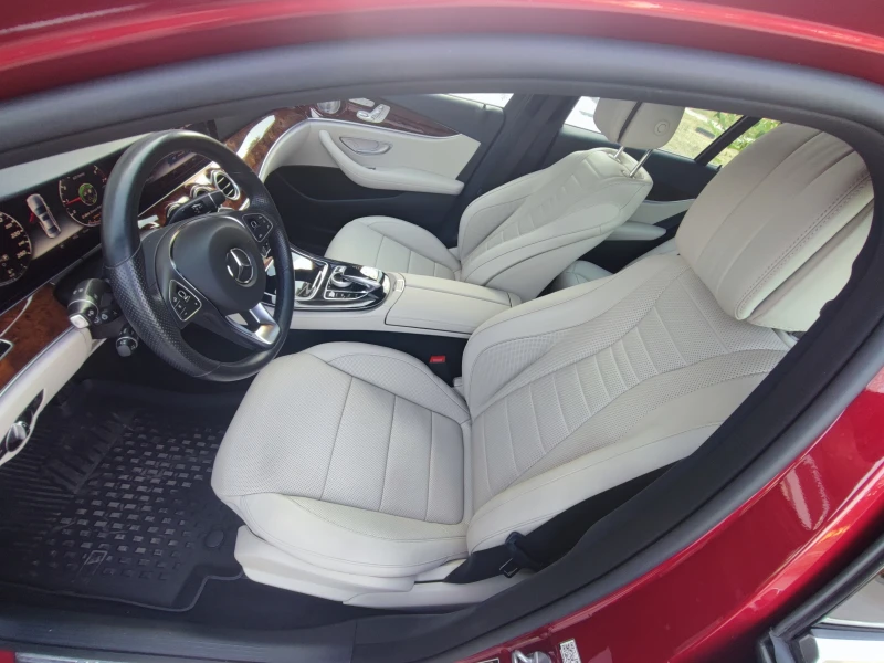 Mercedes-Benz E 300 4Matic^AMG^DIGITAL^DISTRONIC+ , снимка 11 - Автомобили и джипове - 51451919