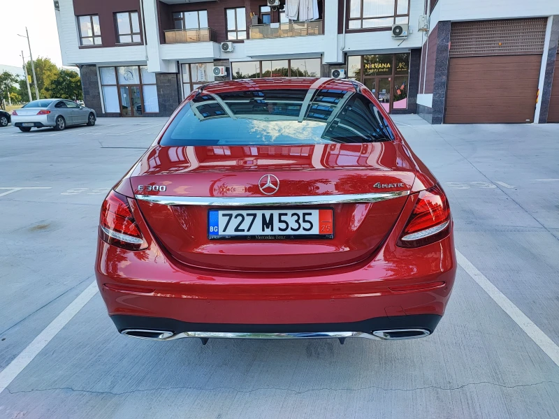 Mercedes-Benz E 300 4Matic^AMG^DIGITAL^DISTRONIC+ , снимка 4 - Автомобили и джипове - 51451919