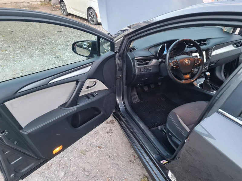 Toyota Avensis, снимка 14 - Автомобили и джипове - 52569473