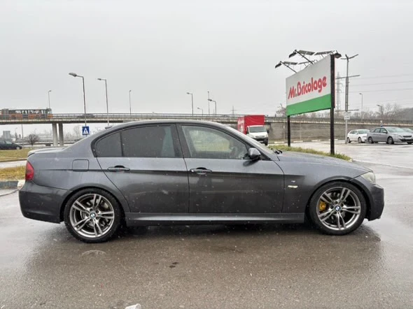 BMW 330 325d M Sport, снимка 3 - Автомобили и джипове - 48464034