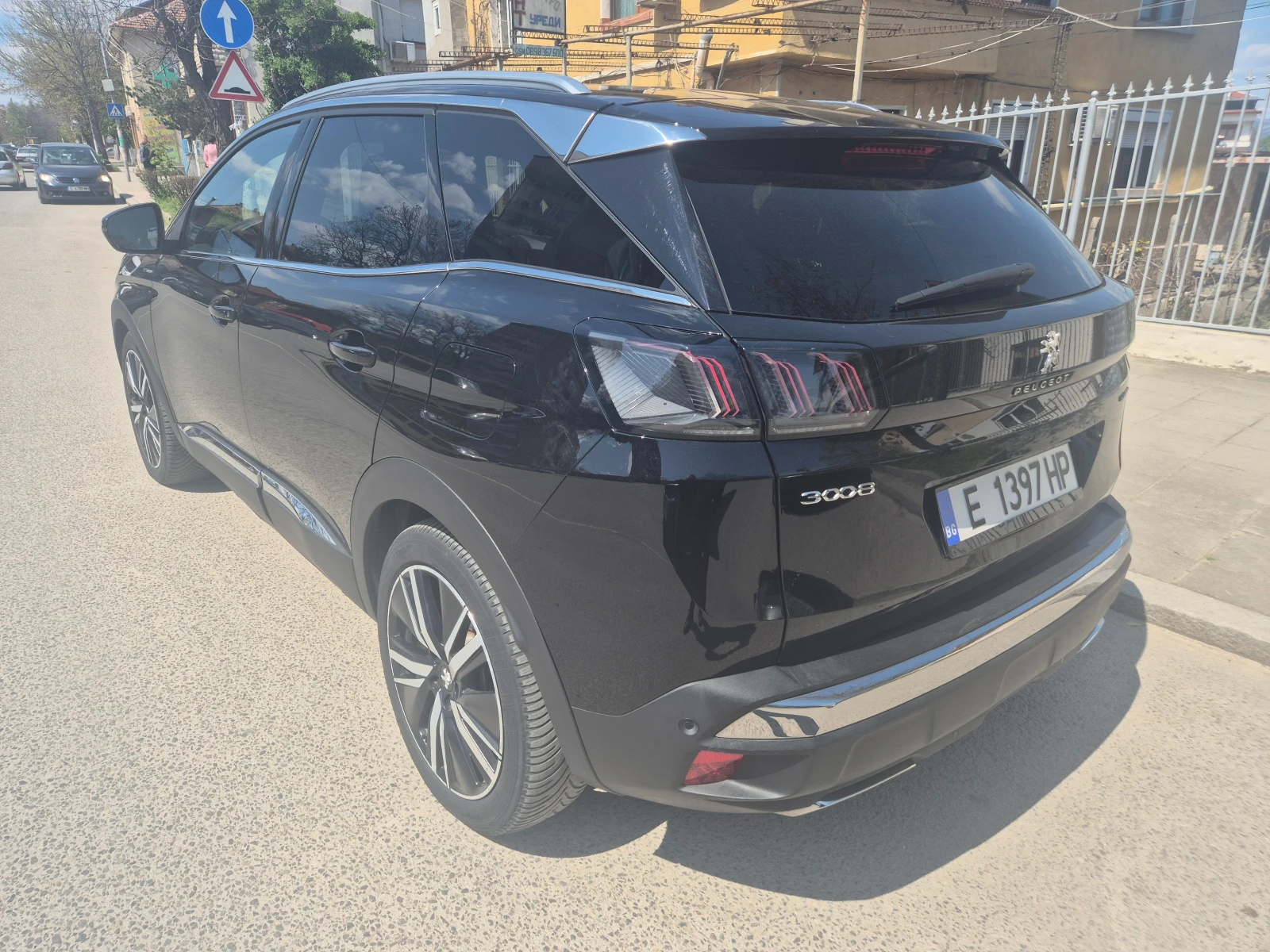 Peugeot 3008 * GT* 300к.с.* 4x4* Distronic* Масаж* 360Camera*  - изображение 4