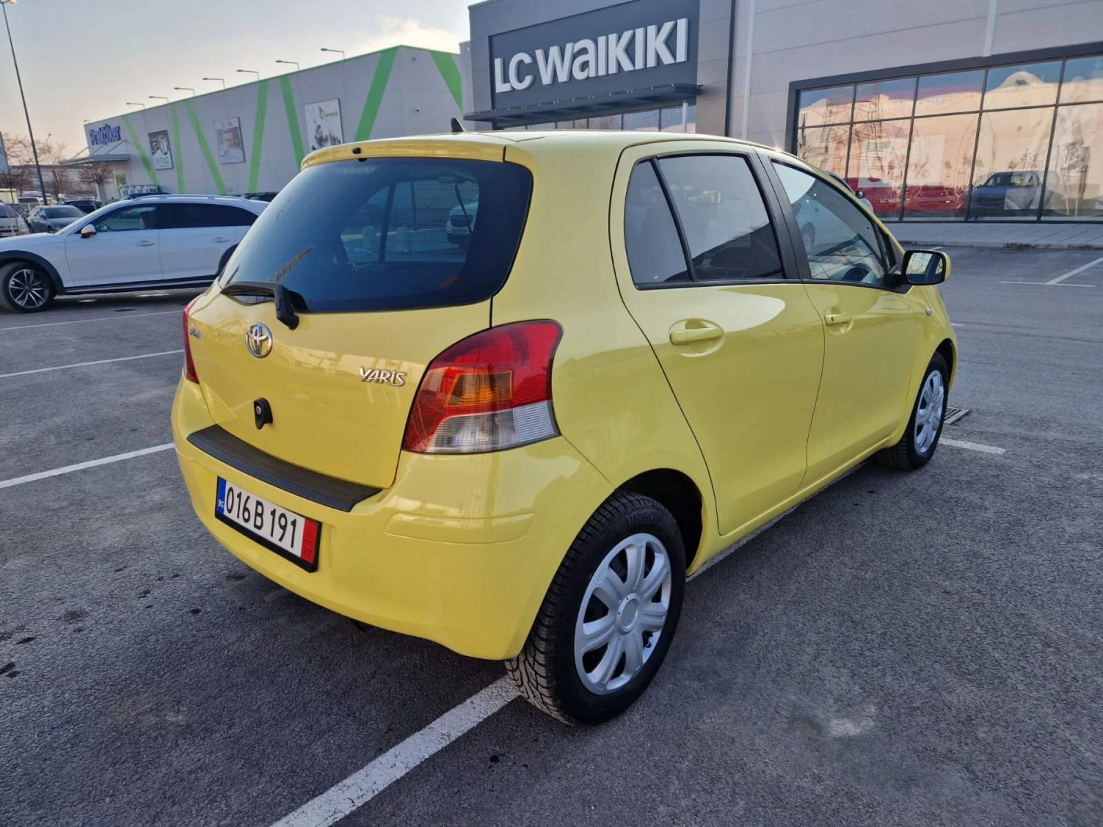 Toyota Yaris 1.33 VVTI, 6 скорости, ФЕЙСЛИФТ  - изображение 4