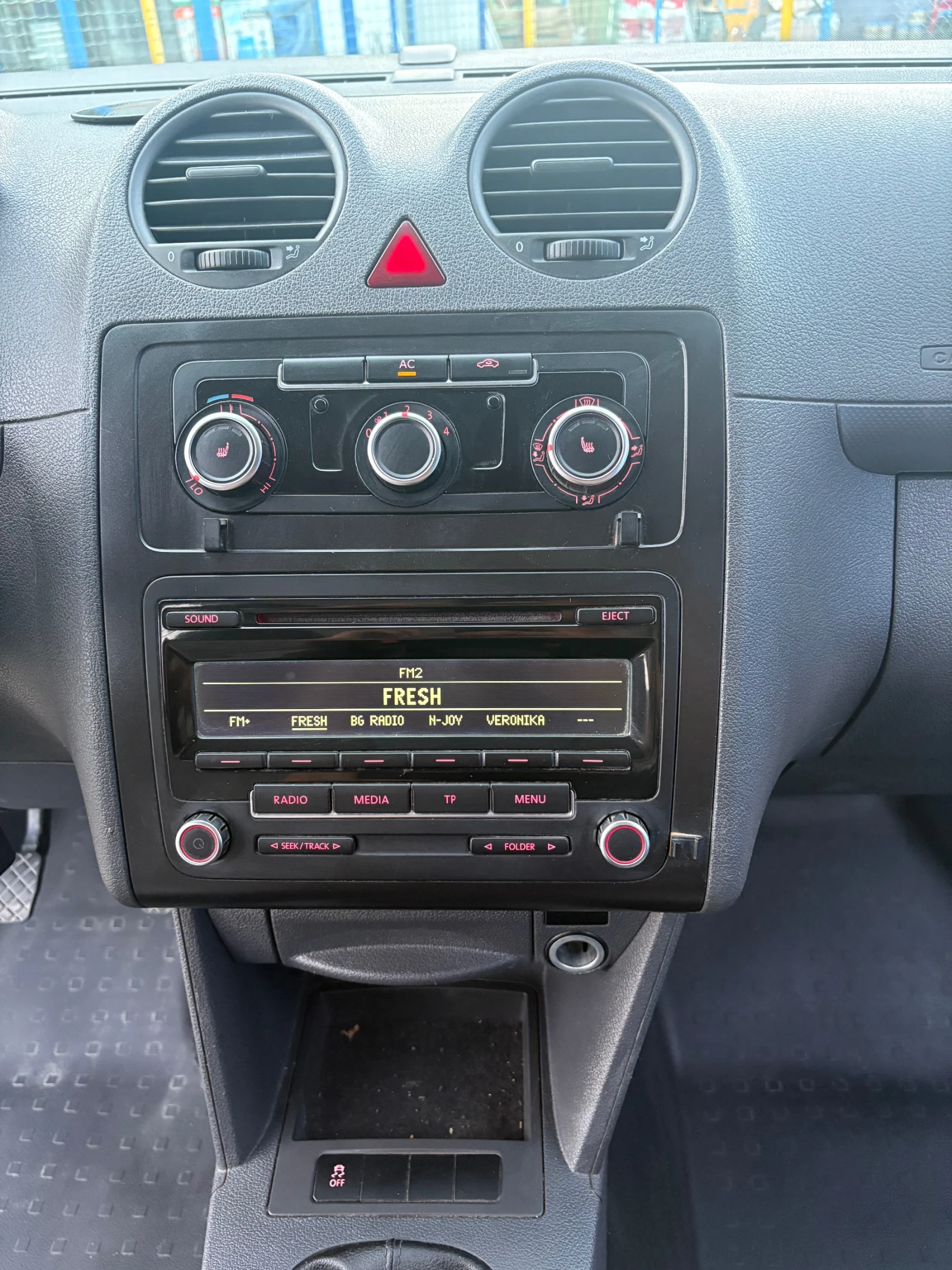 VW Caddy 1.6TDI MAXI - изображение 8