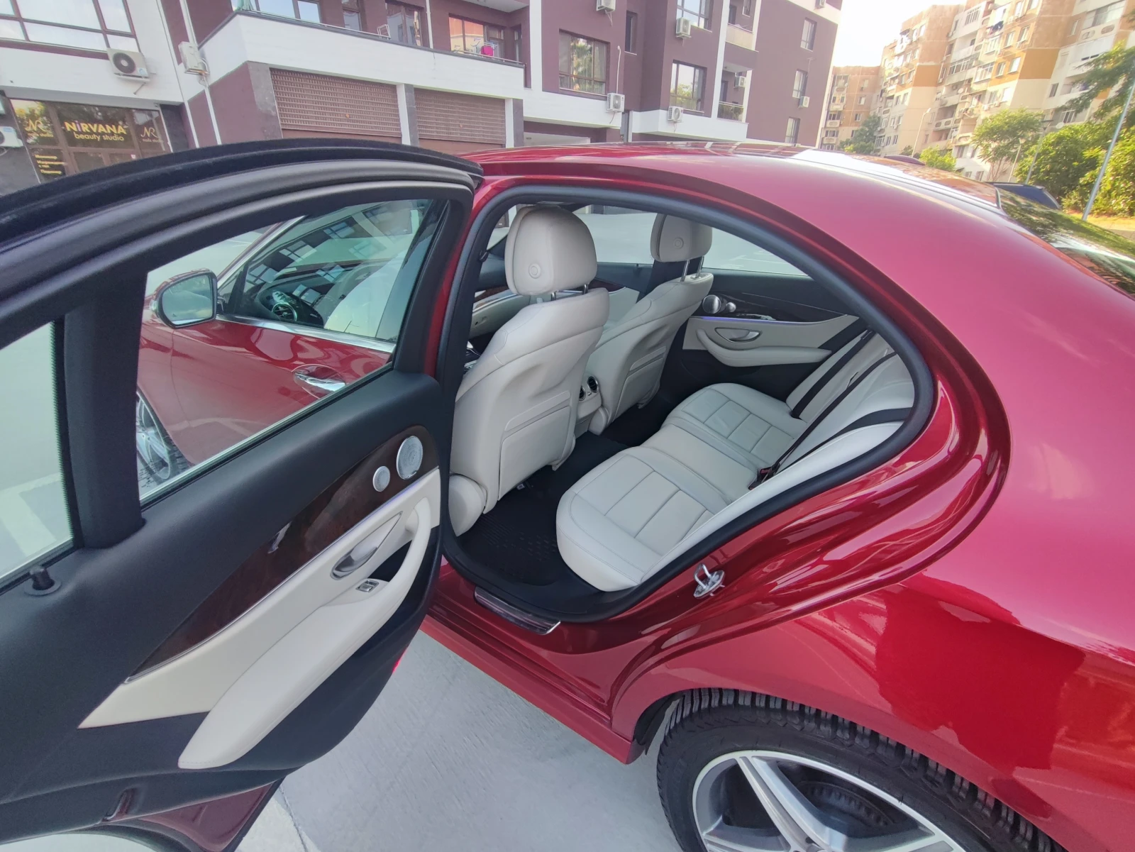 Mercedes-Benz E 300 4Matic^AMG^DIGITAL^DISTRONIC+  | Mobile.bg   14